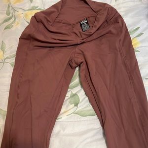 PINK VICTORIA SECRET LEGGING